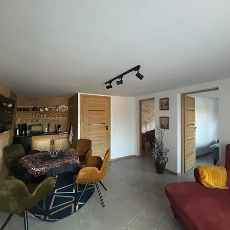 Apartament 33 Bustryk