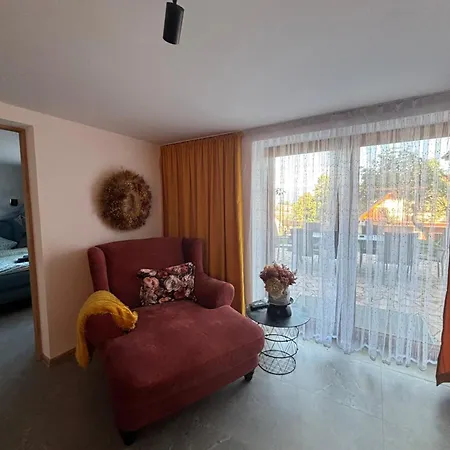 33 Apartament *
