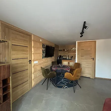 Apartament 33 *