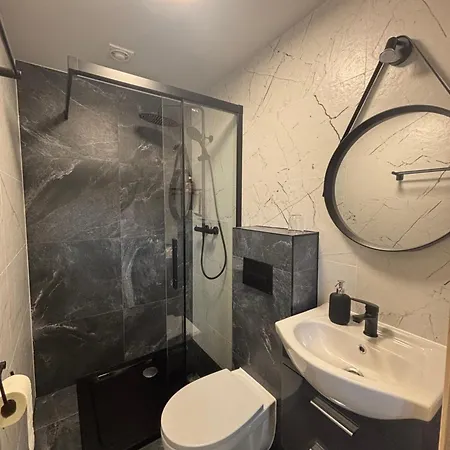 33 Apartament *